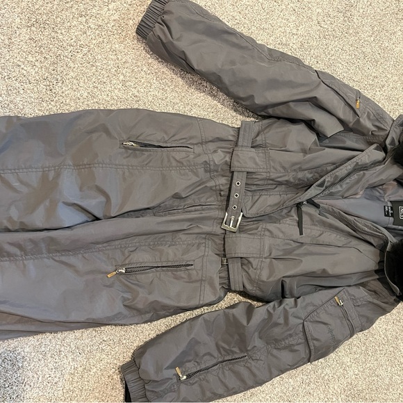 Nils brand ladies designer skiwear. - Picture 7 of 13